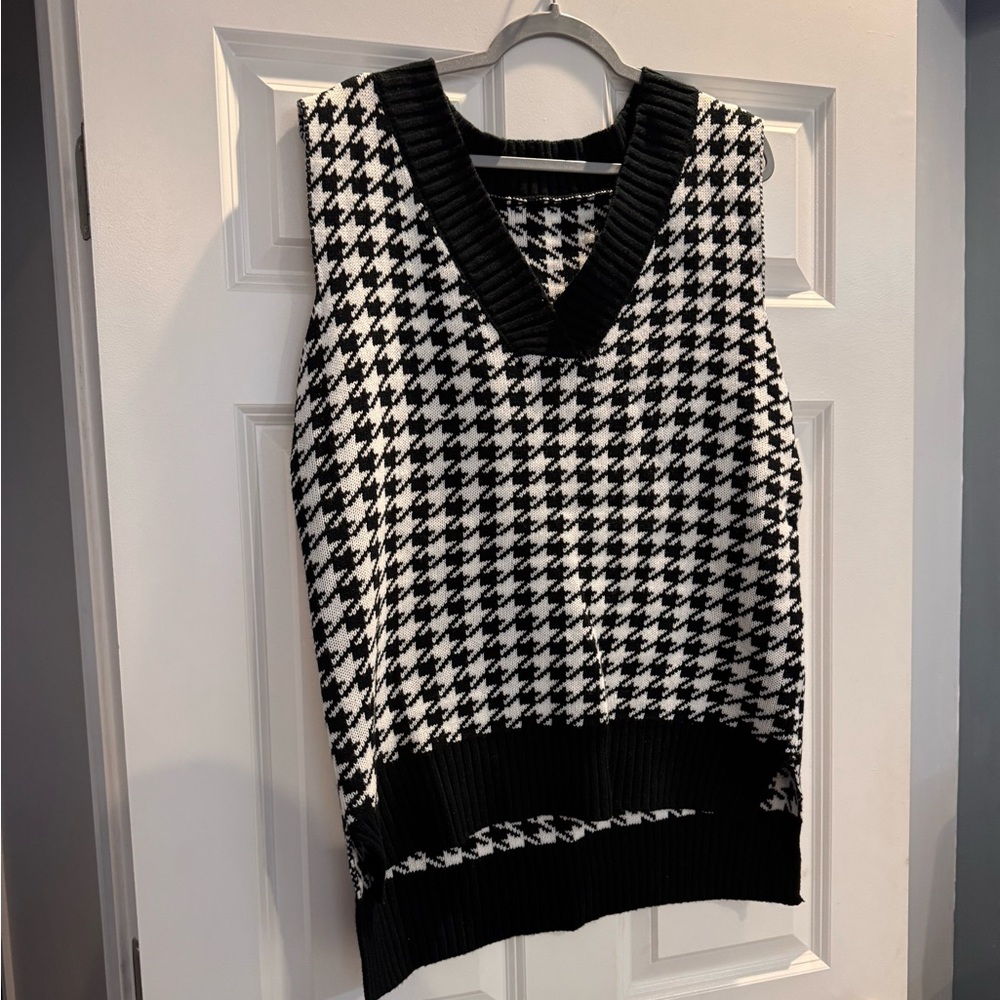 Amazon Black and White Houndstooth V-Neck Sweater